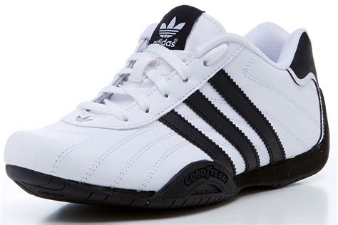 weisse sportschuhe von adidas|Weiße Schuhe und Stiefel .